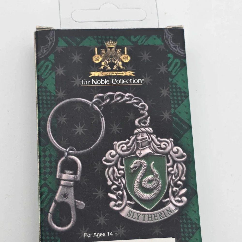 Noble Collection Harry Potter Slytherin Crest Keychain Metal Green Silver New